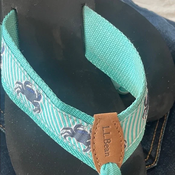 L.L. Bean Teal Crab Flip Flops Like New 8 - Picture 3 of 4